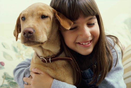 Bambina esce dalla terapia intensiva grazie alla pet-therapy