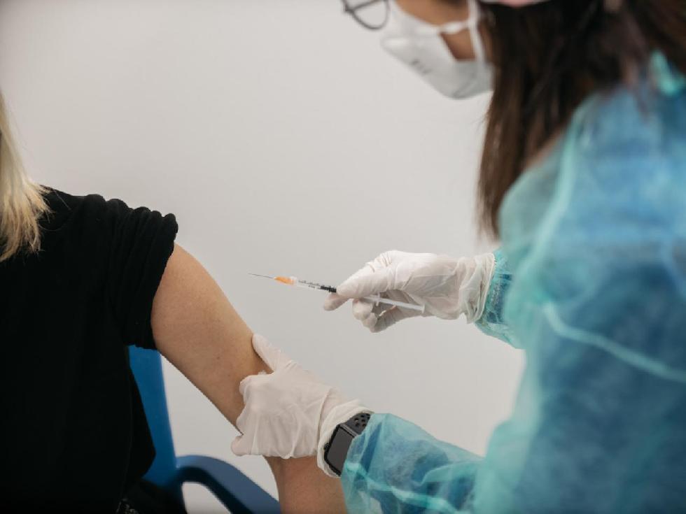 Covid: Aifa, 56.110 reazioni avverse vaccini su oltre 18 mln dosi somministrate