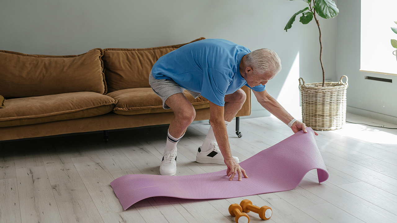 Ginnastica dolce per anziani a casa: 5 esercizi semplici per mantenersi agili