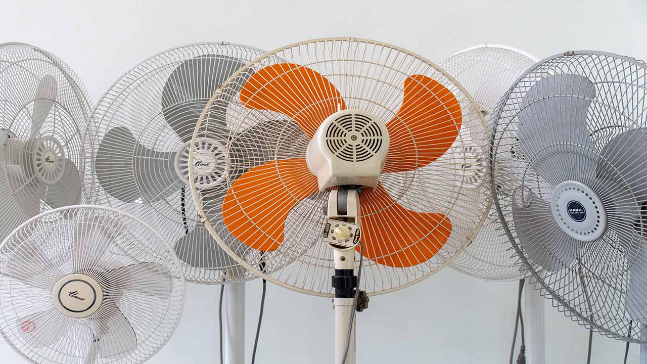 Dormire con il ventilatore acceso fa male alla salute? Cosa dice la scienza