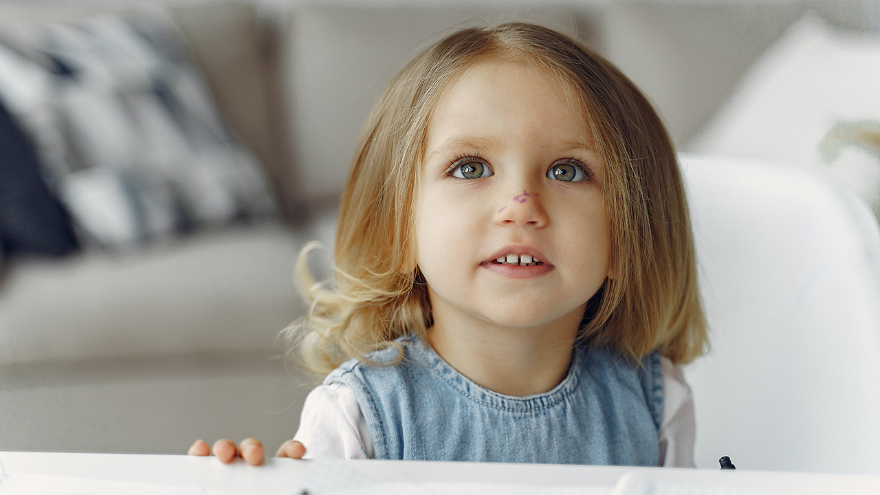 Visita oculistica pediatrica: a che età farla e perché è fondamentale prima della scuola